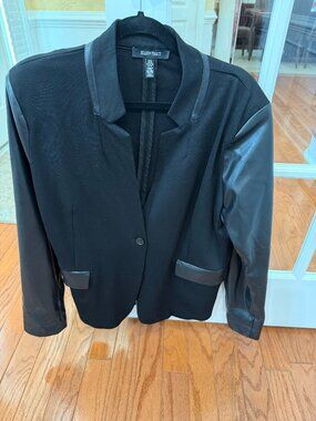 Ellen Tracy - Jacket with faux leather sleeves and trim - XL